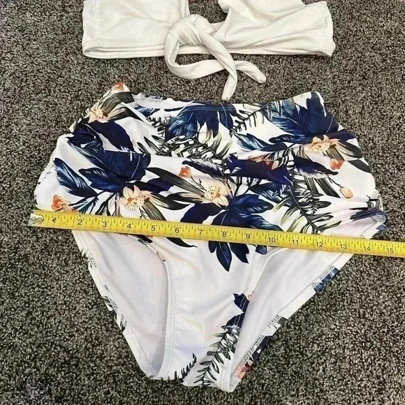 Zaful bikini Medium 1950s two-piece blue and white floral summertime pool beach - Picture 12 of 16